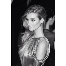 Anime And Your World Rosie Huntington Defter 1 Adet Özel Tasarım A4 Boyutu 21*29 cm  Telli Çizgisiz Büyük Boy defter
