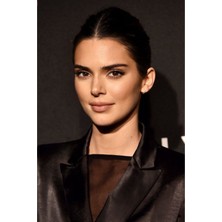 Anime And Your World Kendall Jenner  Defter 1 Adet Özel Tasarım A5 Boyutu 15*21 cm  Telli Çizgisiz Orta Boy defter