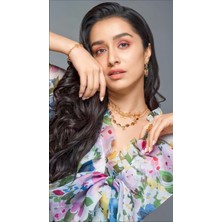 Anime And Your World Shraddha Kapoor  Defter 1 Adet Özel Tasarım A5 Boyutu 15*21 cm  Telli Çizgisiz Orta Boy defter