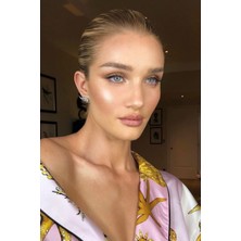 Anime And Your World Rosie Huntington Defter 1 Adet Özel Tasarım A5 Boyutu 15*21 cm  Telli Çizgisiz Orta Boy defter