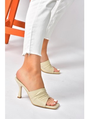 Fox Shoes Bej İnce Topuklu Kadın Terlik P590233809
