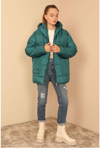 Aradım Taradım Kapitone Kumaş  Fermuarlı Yaka Kısa Boy Oversize/salaş Kadın Mont-Zümrüt Yeşil