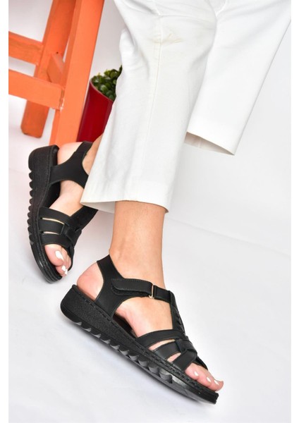 P555030303 Siyah Deri Günlük Kadın Sandalet fiyatları