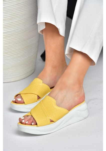P713030609 Sarı Kalın Tabanlı Günlük Kadın Terlik fiyatları
