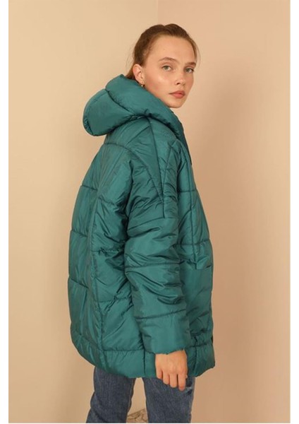 Kapitone Kumaş Fermuarlı Yaka Kısa Boy Oversize/salaş Kadın Mont-Zümrüt Yeşil
