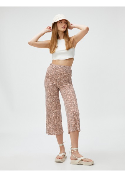 Bol Paça Pantolon Kapri Boy Yırtmaç Detaylı