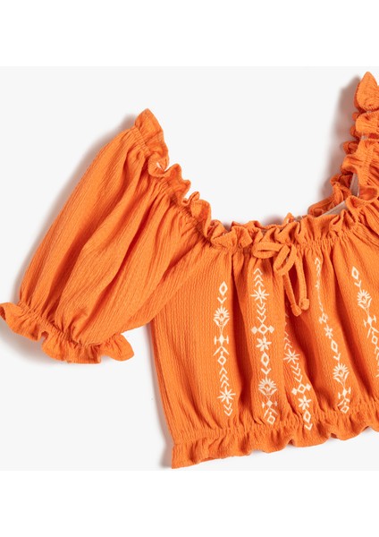 Crop Bluz Fırfırlı İşlemeli Önü Büzgülü Kısa Kollu modelleri