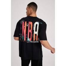 DeFactoFit NBA Wordmark Oversize Geniş Kalıp Bisiklet Yaka Sırt Baskılı Pamuklu Kısa Kollu Tişört A1890AX23SM