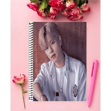 Anime And Your World Seungmin Stray Kids Defter 1 Adet Özel Tasarım A4 Boyutu 21*29 cm Telli Kareli Büyük Boy Defter