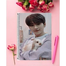 Lee Know Stray Kids Defter 1 Adet Özel Tasarım A4 Boyutu 21*29 cm Telli Çizgili Büyük Boy Defter