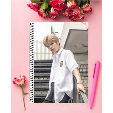 Anime And Your World Seungmin Stray Kids Defter 1 Adet Özel Tasarım A4 Boyutu 21*29 cm Telli Çizgili Büyük Boy Defter