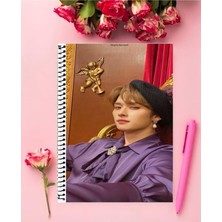 Anime And Your World Lee Know Stray Kids Defter 1 Adet Özel Tasarım A4 Boyutu 21*29 cm Telli Kareli Büyük Boy Defter
