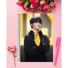 Anime And Your World Yang Jeongin I.n Stray Kids Defter 1 Adet Özel Tasarım A4 Boyutu 21*29 cm Telli Kareli Büyük