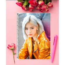 Itzy (Ryujin .yeji.yuna.lia.chaeryeong ) Defter 1 Adet Özel Tasarım A4 Boyutu 21*29 cm Telli Çizgisz