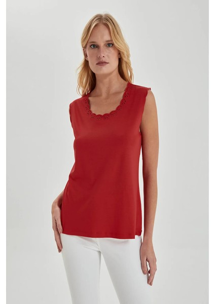 Yuvarlak Yaka Kolsuz Kırmızı Kadın T-Shirt U66135 modelleri