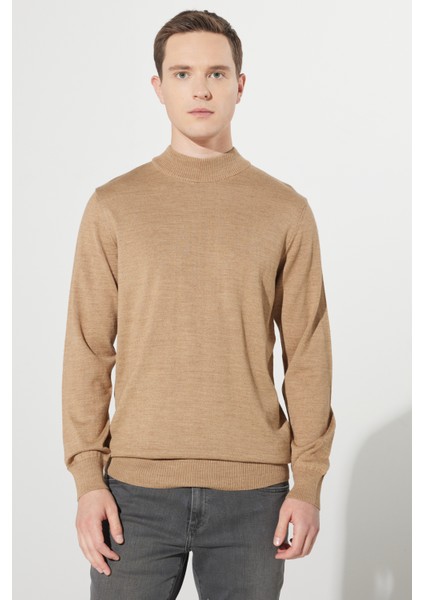 ALTINYILDIZ CLASSICS Erkek Vizon Standart Fit Normal Kesim Yarım Balıkçı Yaka Yünlü Triko Kazak