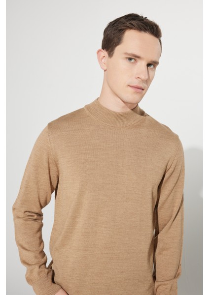 ALTINYILDIZ CLASSICS Erkek Vizon Standart Fit Normal Kesim Yarım Balıkçı Yaka Yünlü Triko Kazak modelleri