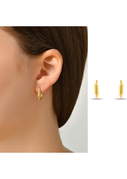 Tırtıklı Oval Biçimli Küpe Kadın Gümüş Küpe