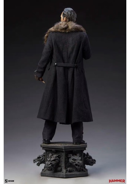 Van Helsing Premium Format Figure 300376 Horror Classics / Dracula (1958) / Peter Cushing