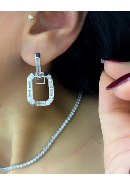 Kadın Gümüş Baget Taşlı Çengel Küpe