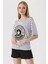 Kadın Beyaz V Yaka Baskılı Çizgili Rahat Kalıp Hafif Oversize T-Shirt HZL23S-BD143031 3