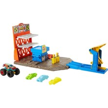 Hot Wheels Monster Trucks Patlama Istasyonu Oyun Seti HFB12