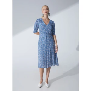 People By Fabrika V Yaka Çiçek Desenli Mavi Diz Altı Kadın Elbise Gana1