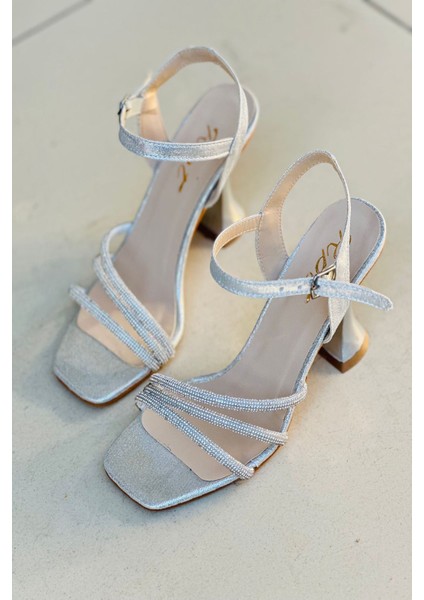 Y823 Gümüş Deri Boncuklu Bantlı Kadın Topuklu Ayakkabı fiyatları