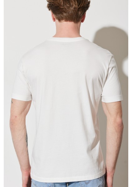 Regular Fit Normal Kesim %100 Pamuk Bisiklet Yaka Kırık Beyaz Tişört indirimleri