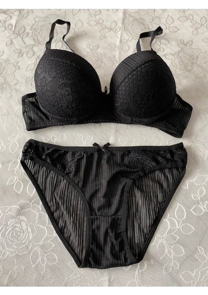 Siyah-Dolgulu-Elegant-Soft-Sutyen-Takim_