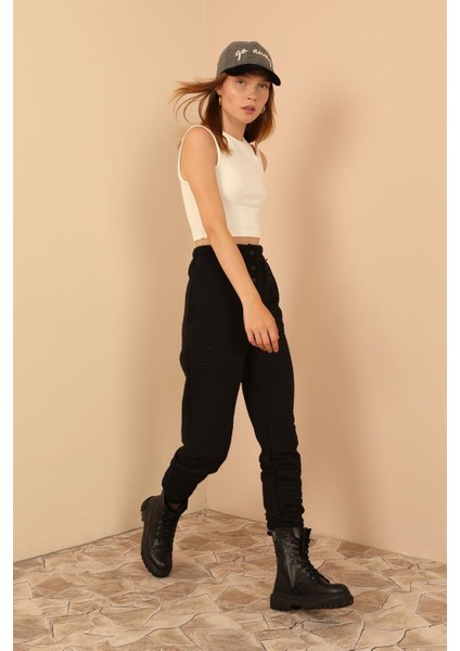 Kapitone Kumaş Bilek Boy Tam Kalıp Çıtçıt Detaylı Kadın Pantolon-Siyah fiyatları