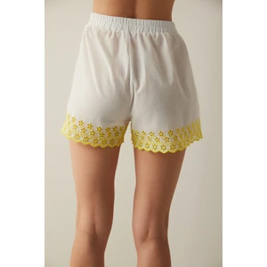 Papatya Desenli Ekru Şort Pijama Altı