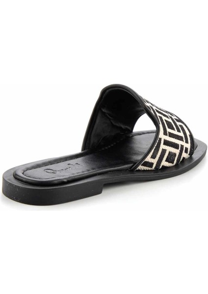 Kadın Terlik Bej Siyah Renk Seçeneği ile Günlük Kullanımda Konfor fırsatları