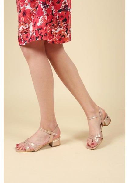 Çapraz Bantlı Alçak Topuklu Ayakkabı ROSE