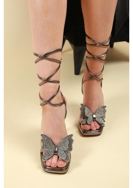 Kelebek Aksesuarlı Platform Topuklu Ayakkabı PLATİN