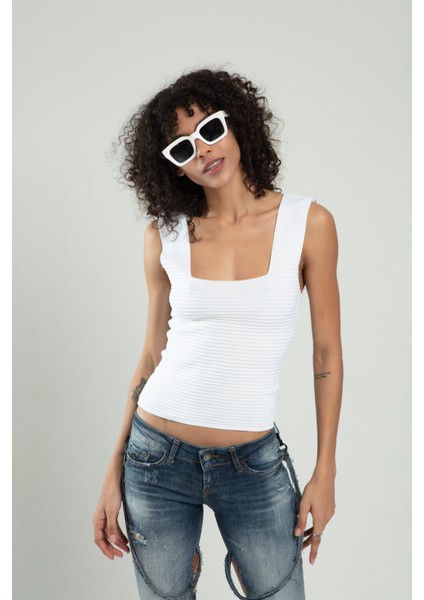 Beyaz Renkli Kare Yaka Kadın Yığma Desen Spor Askılı Triko Atlet Crop Top Bluz SFYZ1003