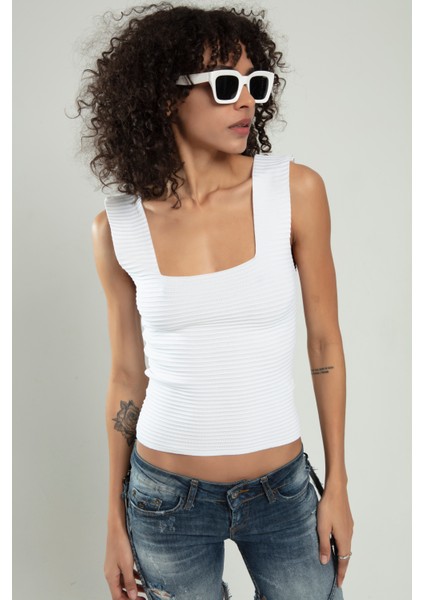Beyaz Renkli Kare Yaka Kadın Yığma Desen Spor Askılı Triko Atlet Crop Top Bluz SFYZ1003