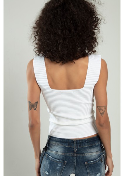 Beyaz Renkli Kare Yaka Kadın Yığma Desen Spor Askılı Triko Atlet Crop Top Bluz SFYZ1003