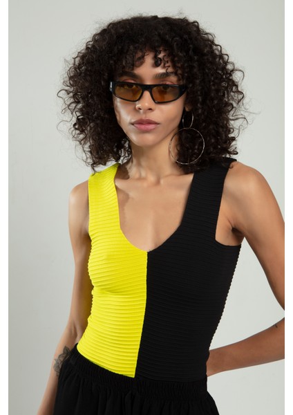 Neon Sarı-siyah Iki Renkli Kadın Spor Askılı V Yaka Yığma Desen Triko Atlet Crop Top Bluz SFYZ1004