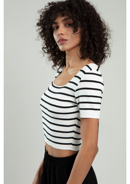 Kadın Beyaz Renkli Siyah Çizğili Kare Yaka Kısa Kollu Spor Triko Crop Top Badi SFYZ1005 fırsatları