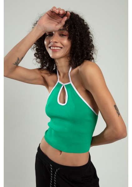 Benetton Yeşil Renkli Kadın Boyundan Askılı Spor Triko Crop Top Badi SFYZ1007 modelleri