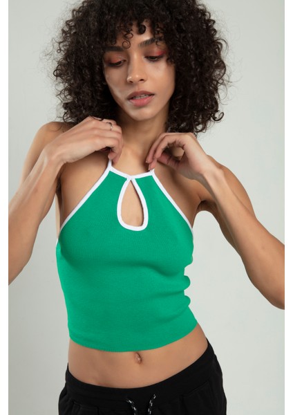 Benetton Yeşil Renkli Kadın Boyundan Askılı Spor Triko Crop Top Badi SFYZ1007 fırsatları