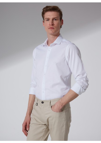 Klasik Yaka Armürlü Beyaz Erkek Gömlek GM2024700398 modelleri