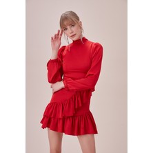 Oleg By Oleg Cassini Kırmızı Yüksek Yaka Uzun Kollu Eteği Fırfırlı Mini Saten Elbise