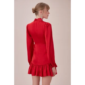 Oleg By Oleg Cassini Kırmızı Yüksek Yaka Uzun Kollu Eteği Fırfırlı Mini Saten Elbise