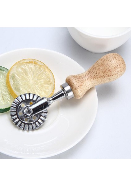 Çelik Ravioli Kesici Makarna Ahşap Tutar (Yurt Dışından)