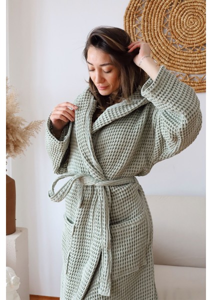 Waffle Yetişkin Bornoz Yumuşak Pike Kumaş Kapşonlu Adaçayı Yeşili modelleri