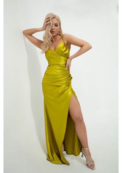 Kadın Fıstık Yeşili Sırt Dekolteli Yırtmaçlı Uzun Abiye Elbise modelleri