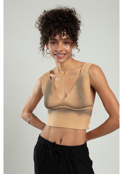 Bej Renkli Kadın Özel Sprey Boyamalı V Yakalı Spor Triko Atlet Büstiyer Crop Tap Bluz SFYZ1013