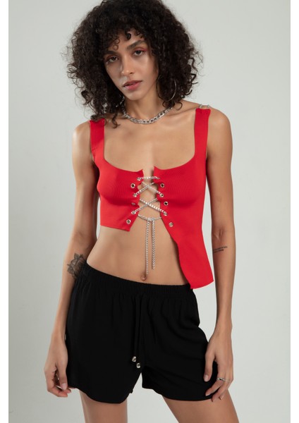 KIRMIZI RENKLİ KADIN SPOR OMUZDAN ZİNCİRLİ KUŞ GÖZÜ ZİNCİR BAĞLAMALI TRİKO ATLET BÜSTİYER CROP TOP